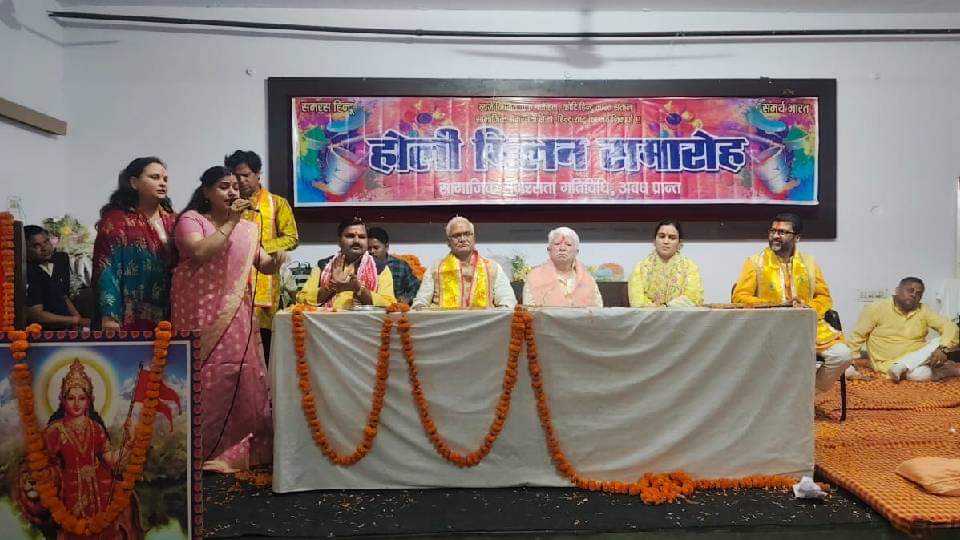 Holi 2025 Awadh including Lucknow is full of colours Brajesh Pathak said Holi and Ramzan celebrated peacefully