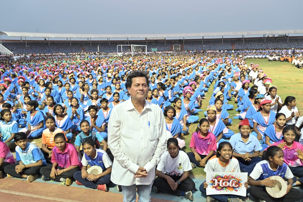 KISS: 40 thousand students celebrated Holi together in the world's largest tribal university