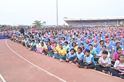 KISS: 40 thousand students celebrated Holi together in the world's largest tribal university