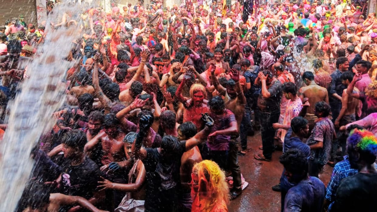Lucknow: 410 patients reached hospital due to Holi chaos, dogs also went crazy; 38 people were bitten