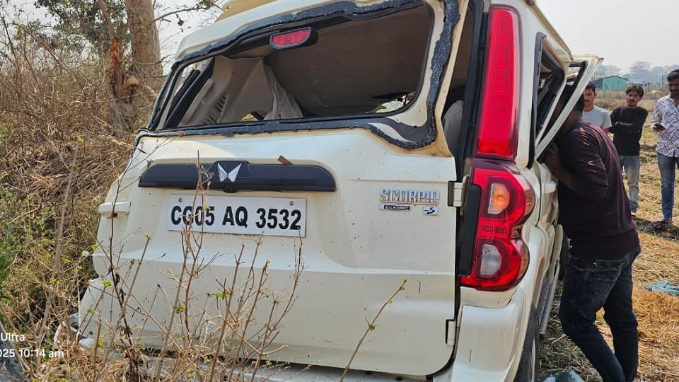अनियंत्रित होकर पलटी कार, चालक की मौत