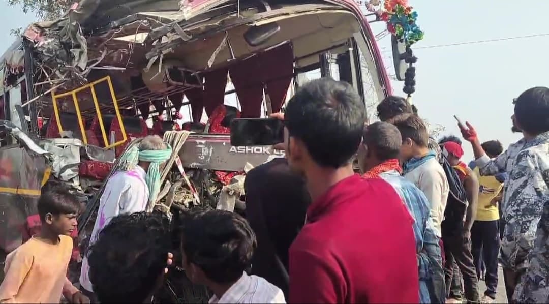 Bihar News: Bus and truck collide in Bettiah; Five passengers in critical condition, Many injured