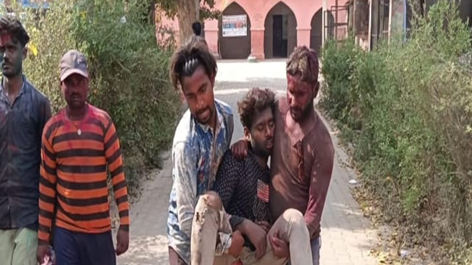 Five injured in collision between two bikes