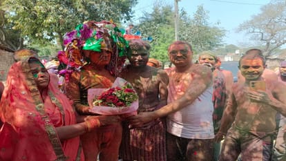 Holi Unique Baraat Groom Returns With Bride After 41 Years In Lakhimpur Kheri Up News In Hindi