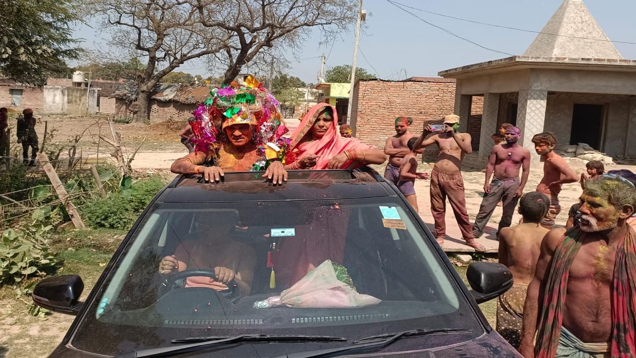 Holi Unique Baraat Groom Returns With Bride After 41 Years In Lakhimpur Kheri Up News In Hindi