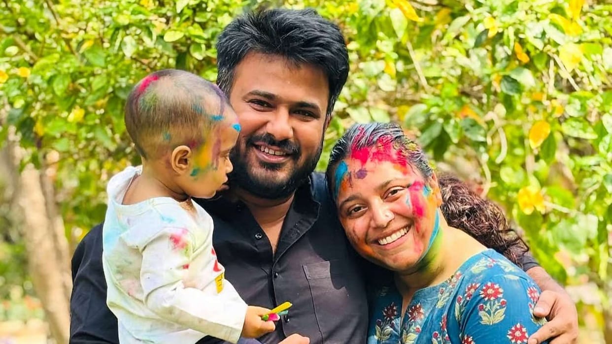 Swara Bhaskar gives answer to trollers who trolls her for her husband did not user color on holi