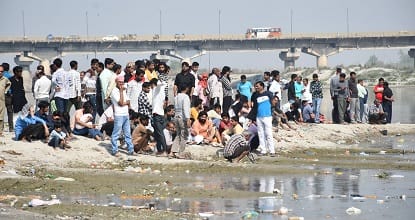Two youths who went to take bath in Ganga drowned in Budhiya Ghat body of one found other is searching
