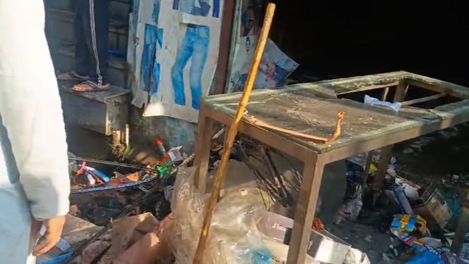 Shamli: Huge fire broke out in a clothes shop, brought under control after a lot of effort