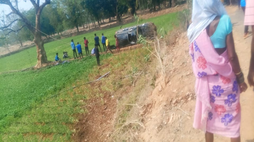 High speed car overturned in field two minor children died in accident two injured in Jagdalpur