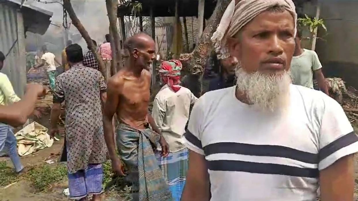 Kishanganj: Dozens of houses burnt to ashes due to massive fire, property worth lakhs lost; 1 cattle also died