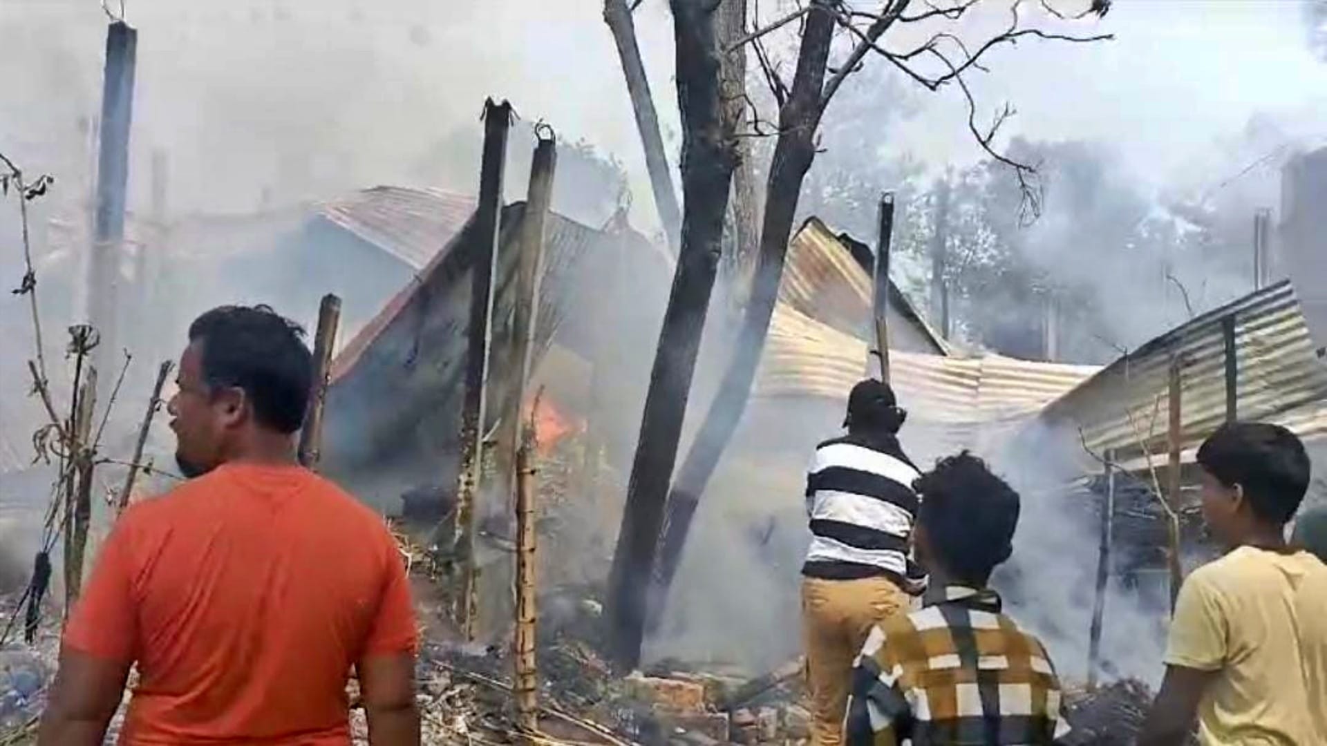 Kishanganj: Dozens of houses burnt to ashes due to massive fire, property worth lakhs lost; 1 cattle also died