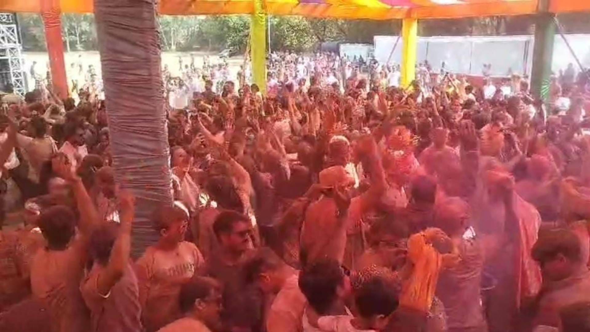 Holi Milan Samaroh Police Commissioner Harinarayan Chari Mishra danced with 500 policemen in Bhopal see photos