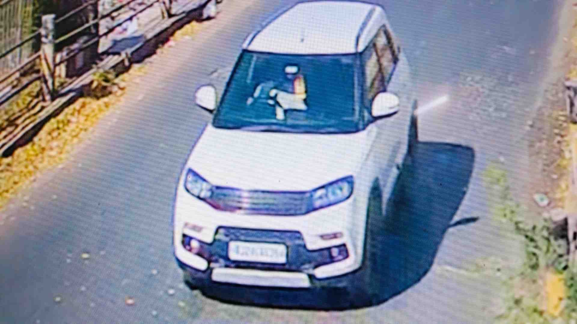 पुलिस ने जब्त की कार।