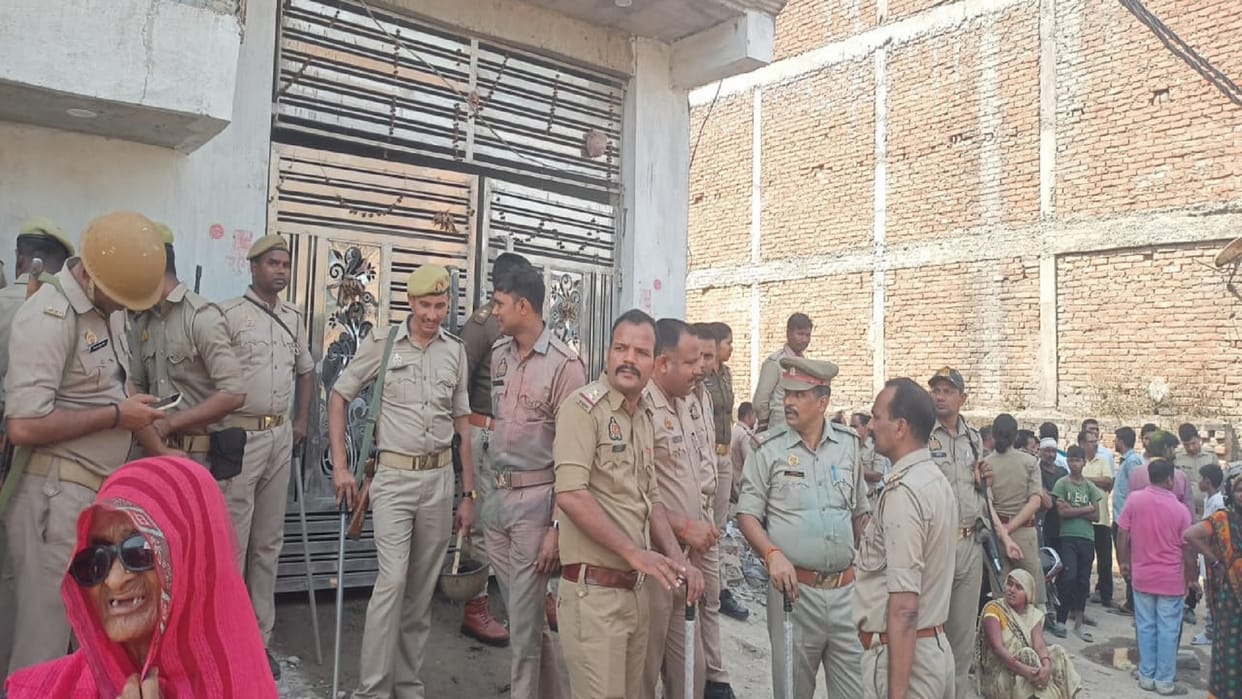 Woman murder with a sharp weapon in her house in Prayagraj