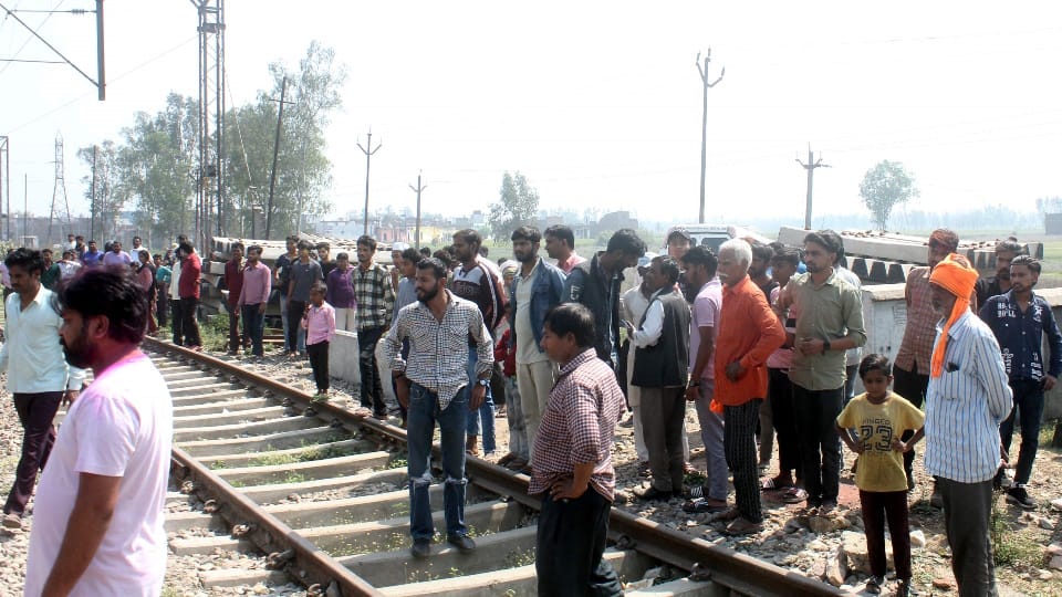 couple and daughter reached on track After a dispute hit by train man saved their son in Rampur