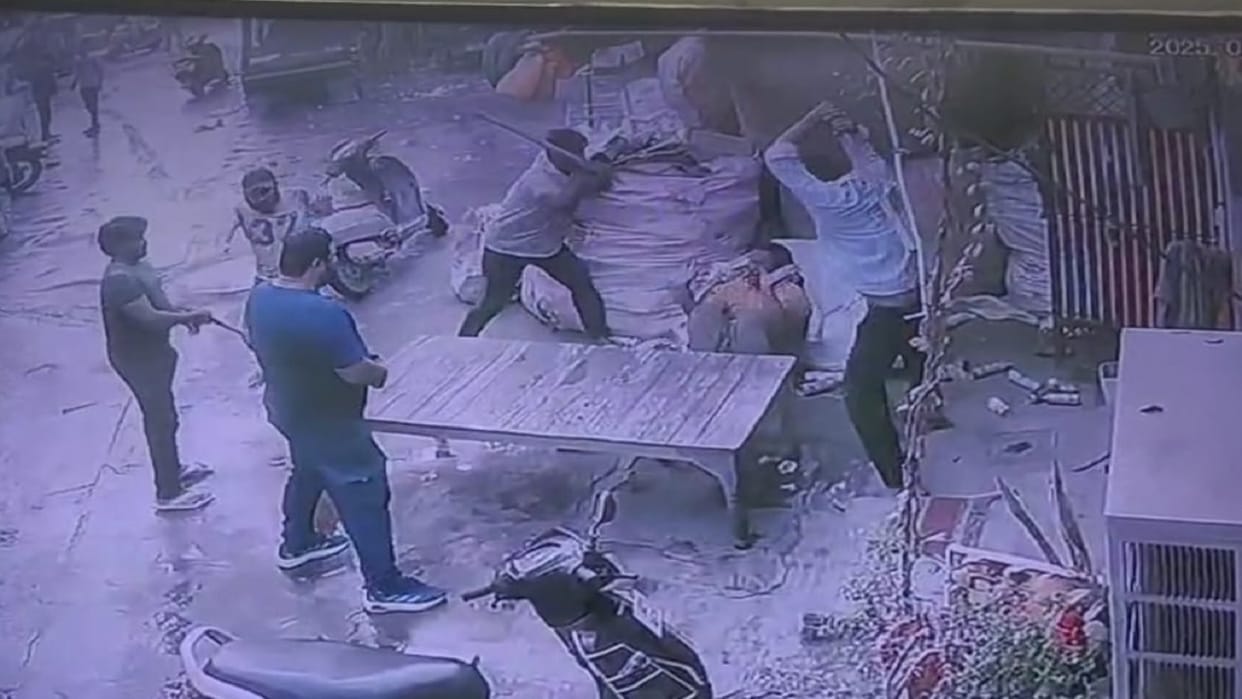 Police rushed to Rohtak's Garhi locality, youth beaten up due to election rivalry, vandalism
