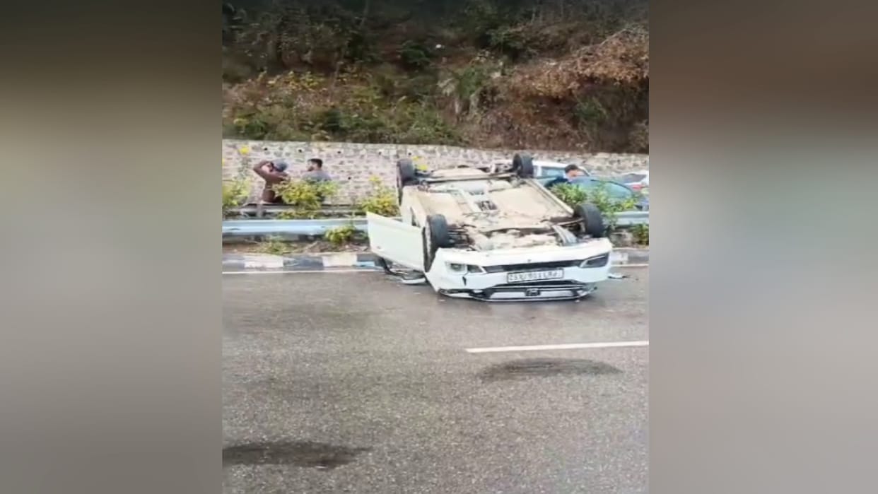 Car overturned near Sanwara toll on Kalka-Shimla highway, three injured