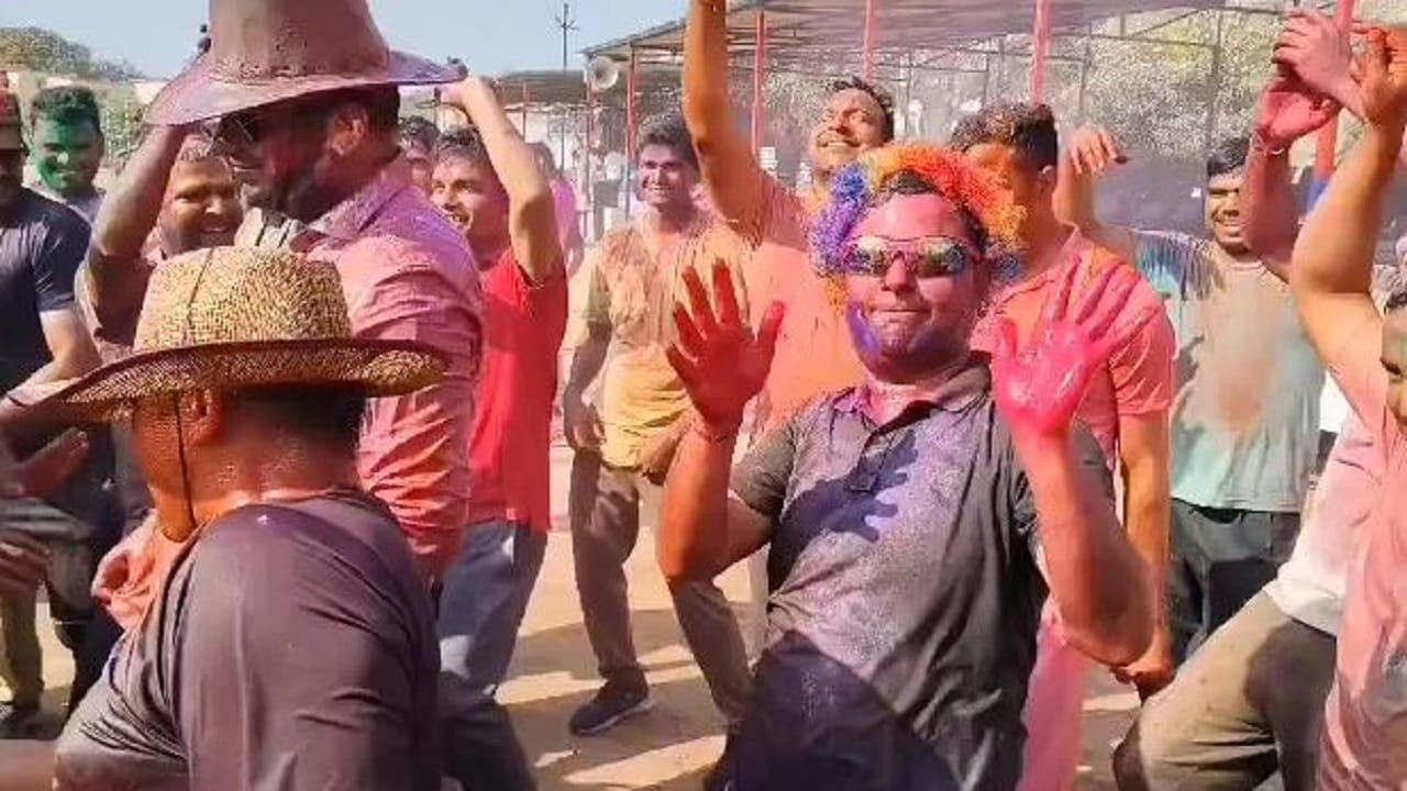 SSP Anurag Arya dance with police officers on Holi in bareilly