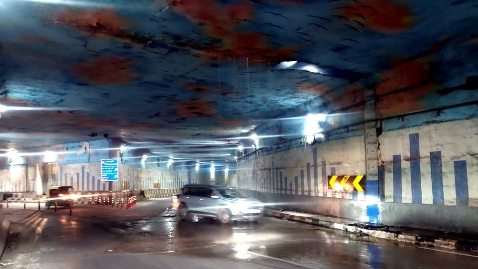 Delhi: Underpass built at a cost of Rs 143 crore, water leakage is not stopping