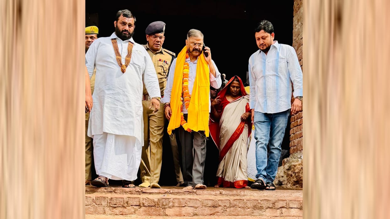 UP DGP offered prayer to Ramlala in Ayodhya.