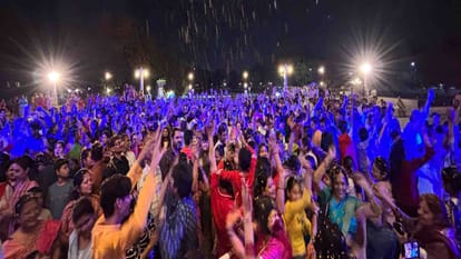 Kanpur: Phooldol festival concluded at JK temple