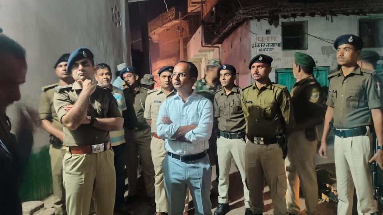 Bihar News : Attacked on bihar police went to resolve dispute between husband wife nawada bihar police