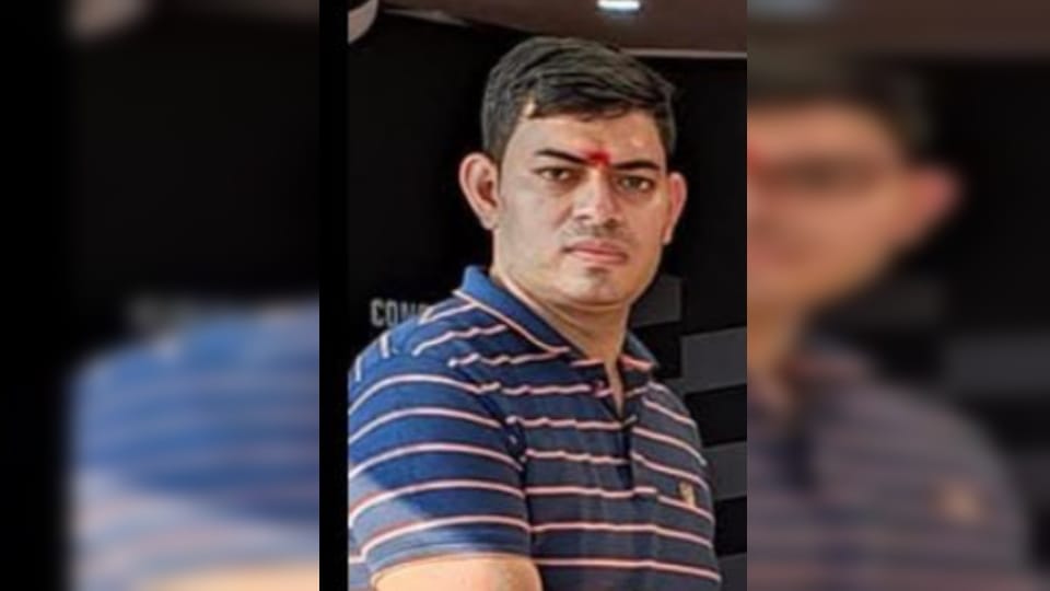 Bijnor: Engineer dies in collision between dumper and car, driver injured, Vaibhav was returning to duty