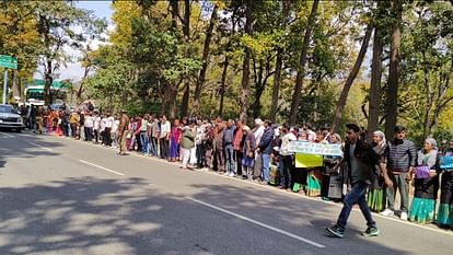 Chipko movement Again in Uttarakhand Women Hug to trees in rishikesh against tree cutting