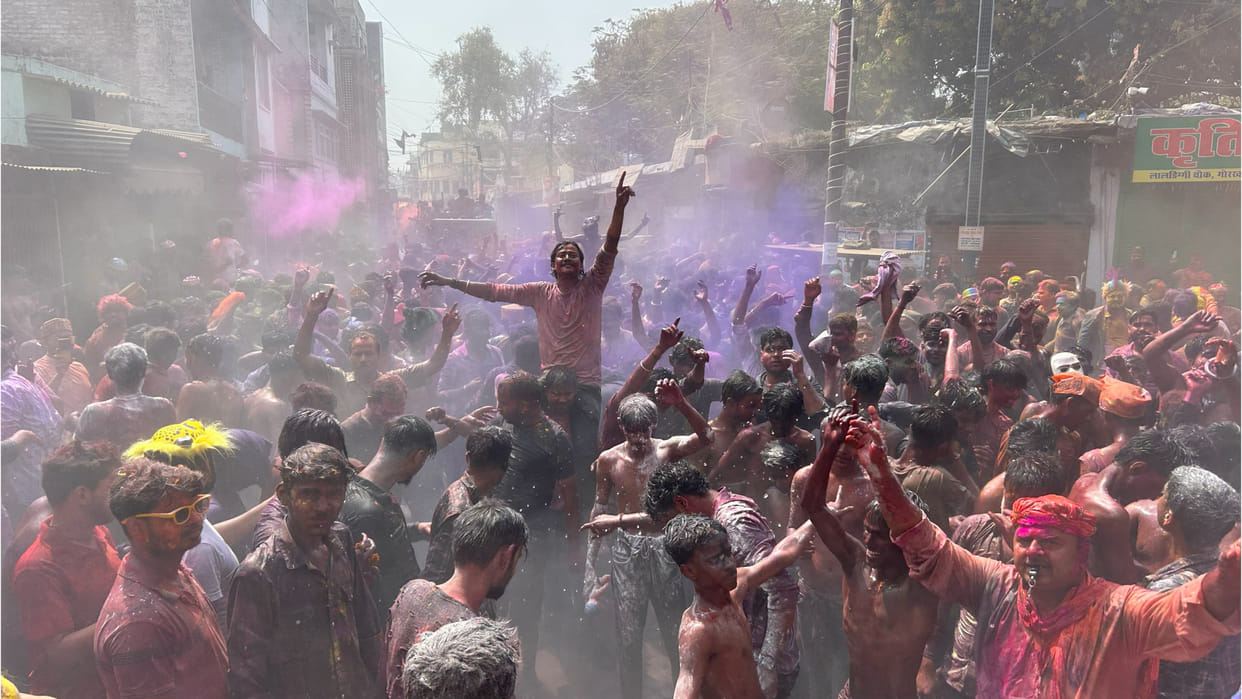 In Gorakhpur, The color of fun prevailed, Gorakshnagari was immersed in joy