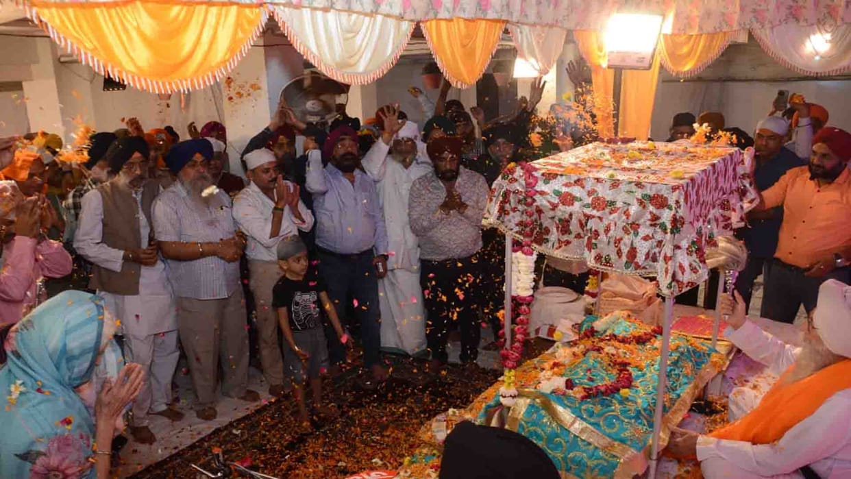 Kanpur: Sangat delighted by Kirtan in Gurmat Samagam