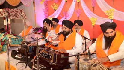Kanpur: Sangat delighted by Kirtan in Gurmat Samagam