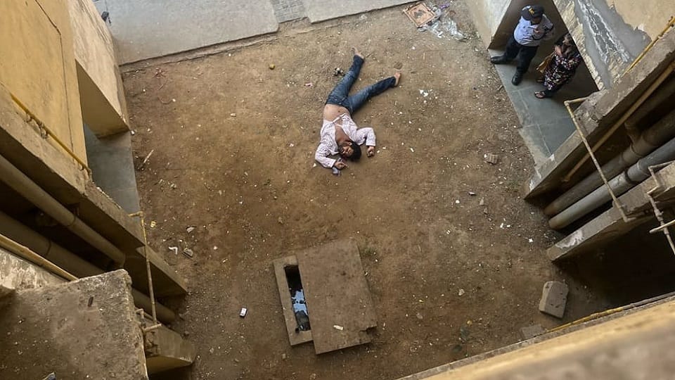 man committed suicide by jumping from the 16th floor in Greater Noida