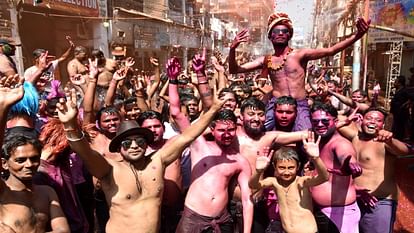 unique confluence of fun, entertainment and frolic in the world famous Loknath's Kapdafaad Holi
