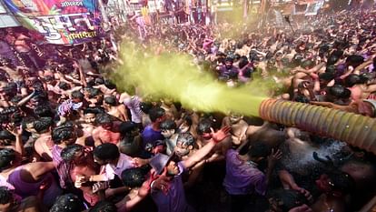 unique confluence of fun, entertainment and frolic in the world famous Loknath's Kapdafaad Holi