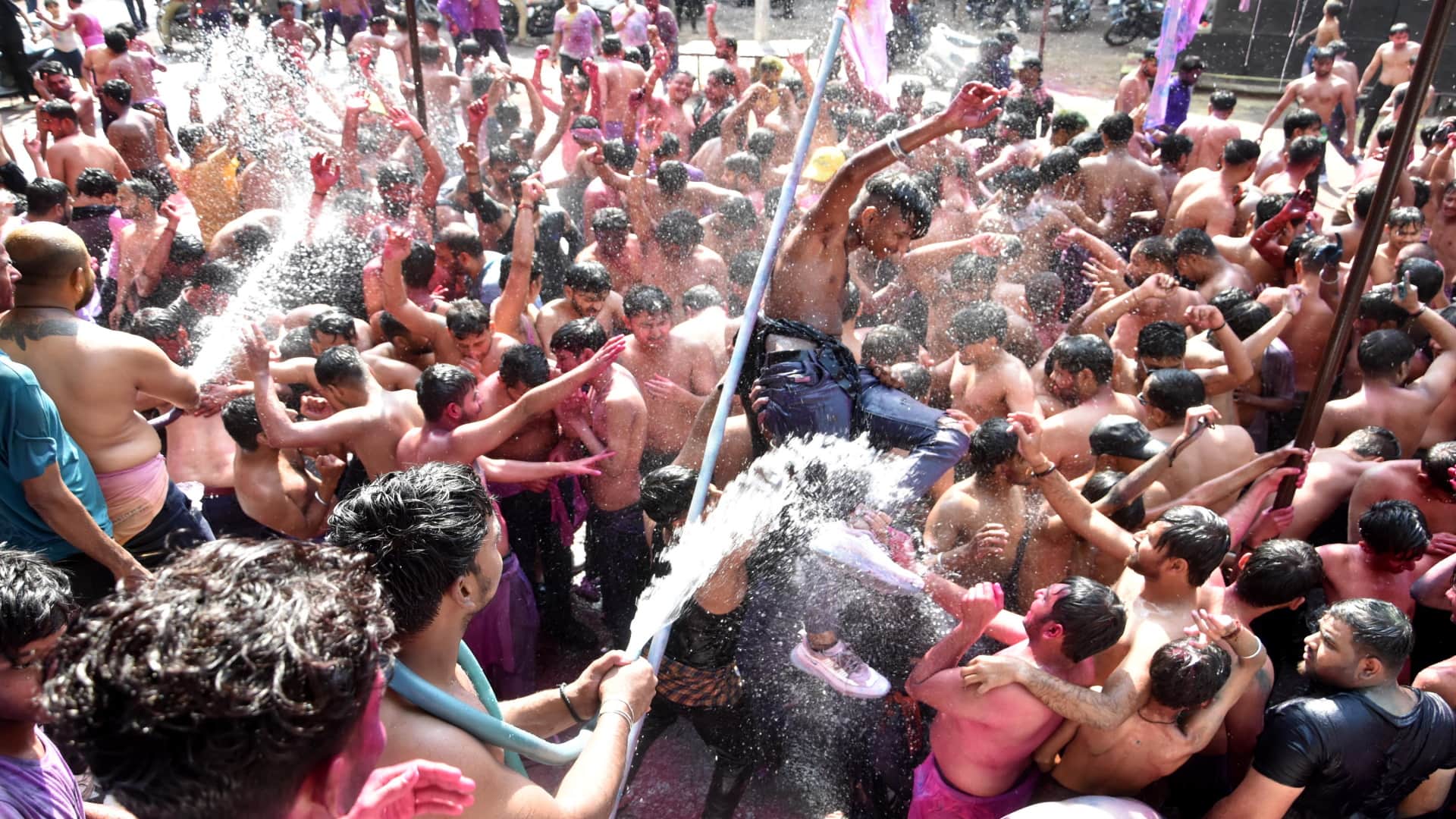 unique confluence of fun, entertainment and frolic in the world famous Loknath's Kapdafaad Holi