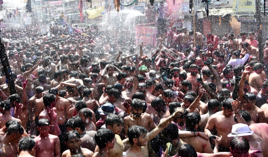 unique confluence of fun, entertainment and frolic in the world famous Loknath's Kapdafaad Holi