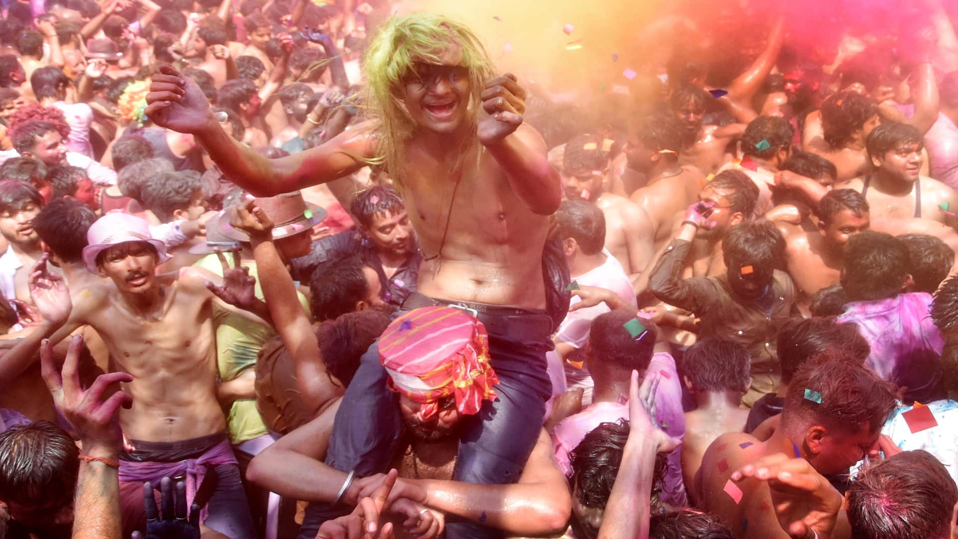 unique confluence of fun, entertainment and frolic in the world famous Loknath's Kapdafaad Holi