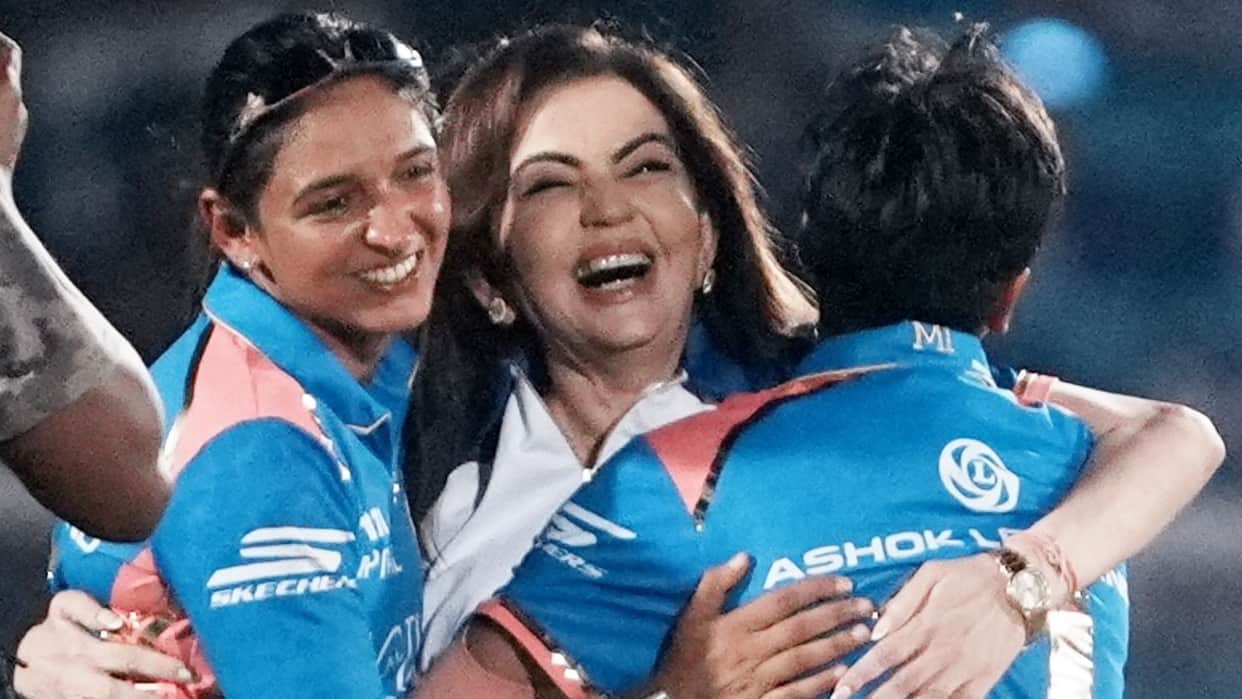 WPL 2025: Mumbai players were overjoyed after winning the title Nita Ambani praised Harmanpreet Kaur Photos