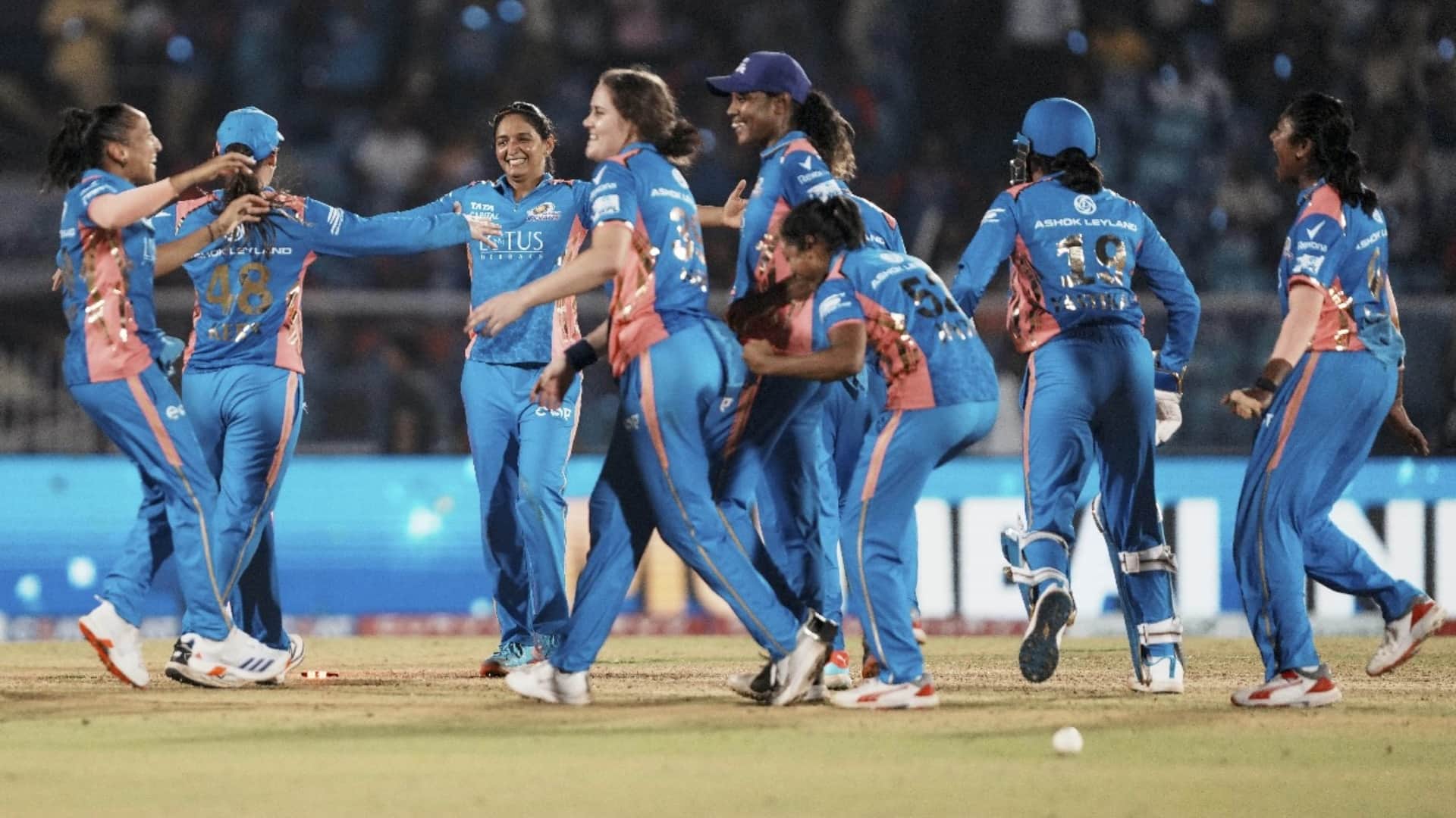 WPL 2025: Mumbai players were overjoyed after winning the title Nita Ambani praised Harmanpreet Kaur Photos