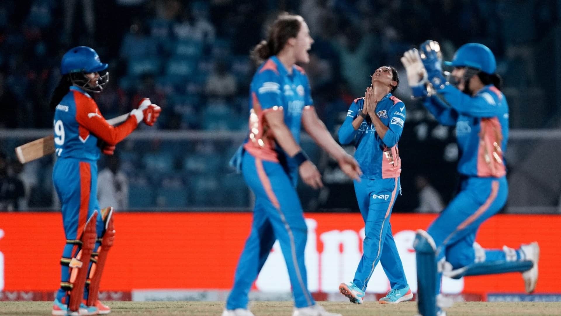 WPL 2025: Mumbai players were overjoyed after winning the title Nita Ambani praised Harmanpreet Kaur Photos