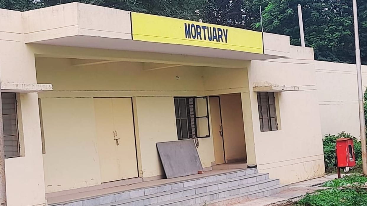 Seven chambers out for keeping dead bodies in mortuary in ghazipur four AC are also useless