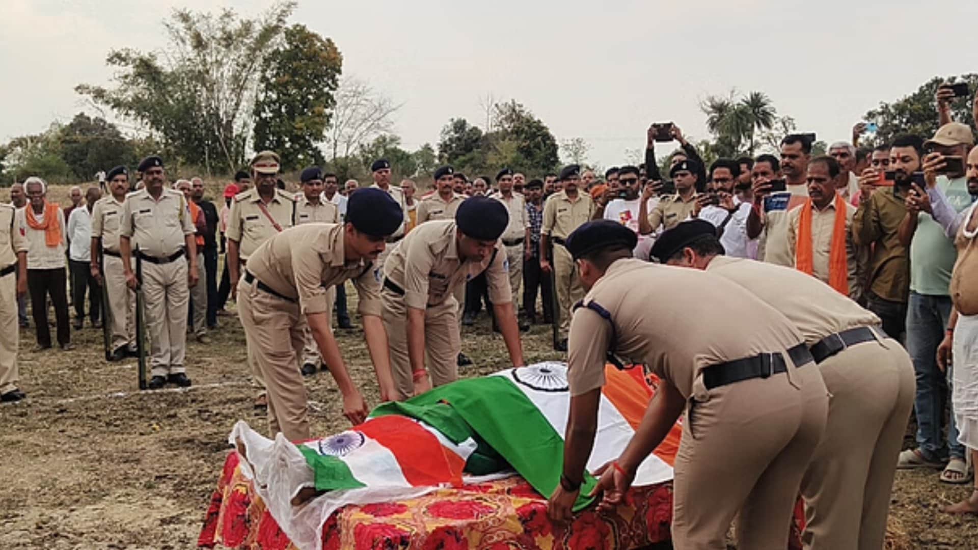 मऊगंज की घटना में जान गंवाने वाले एएसआई गौतम को अंतिम विदाई