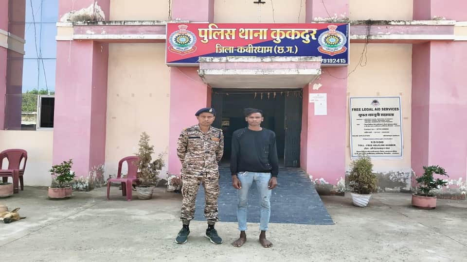 पुलिस की गिरफ्त में आरोपी