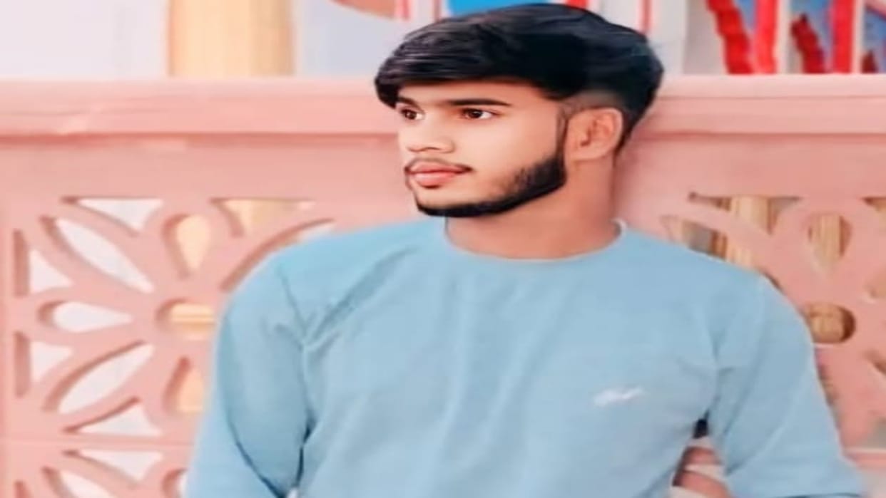ntermediate student murdered with a shovel in a love affair, body found on the banks of Ganga