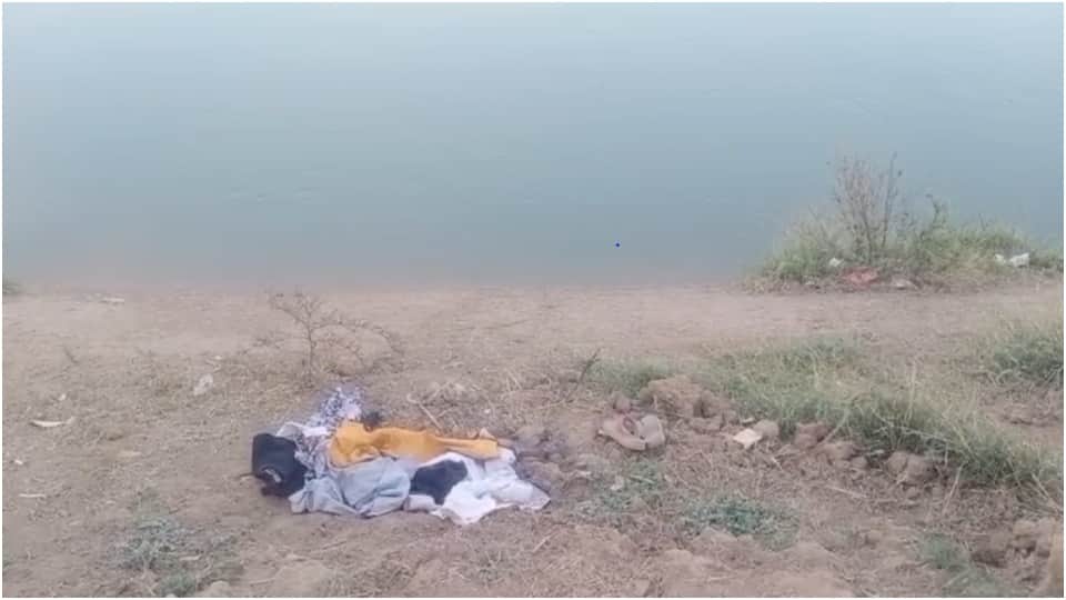 एक लापता बच्चे की तलाश जारी।