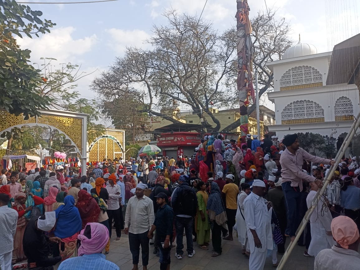 Jhanda Ji Mela 2025 In Dehradun Sangat gathered from all over India Dhwaj Dand carried in darbar Sahib