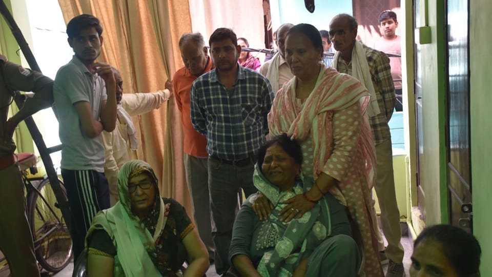 UP Police committed suicide by hanging himself in Moradabad