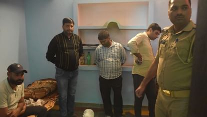 UP Police committed suicide by hanging himself in Moradabad