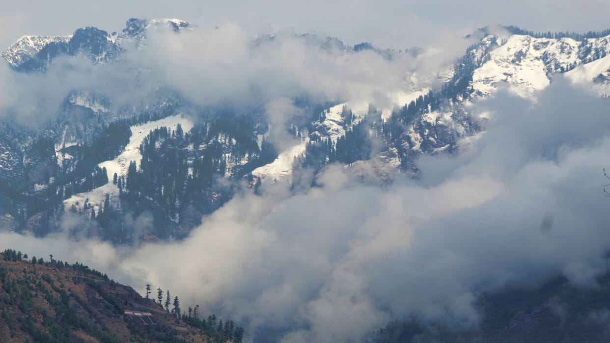 Himachal Weather will be clear on Tuesday rain and snowfall forecast again from Wednesday
