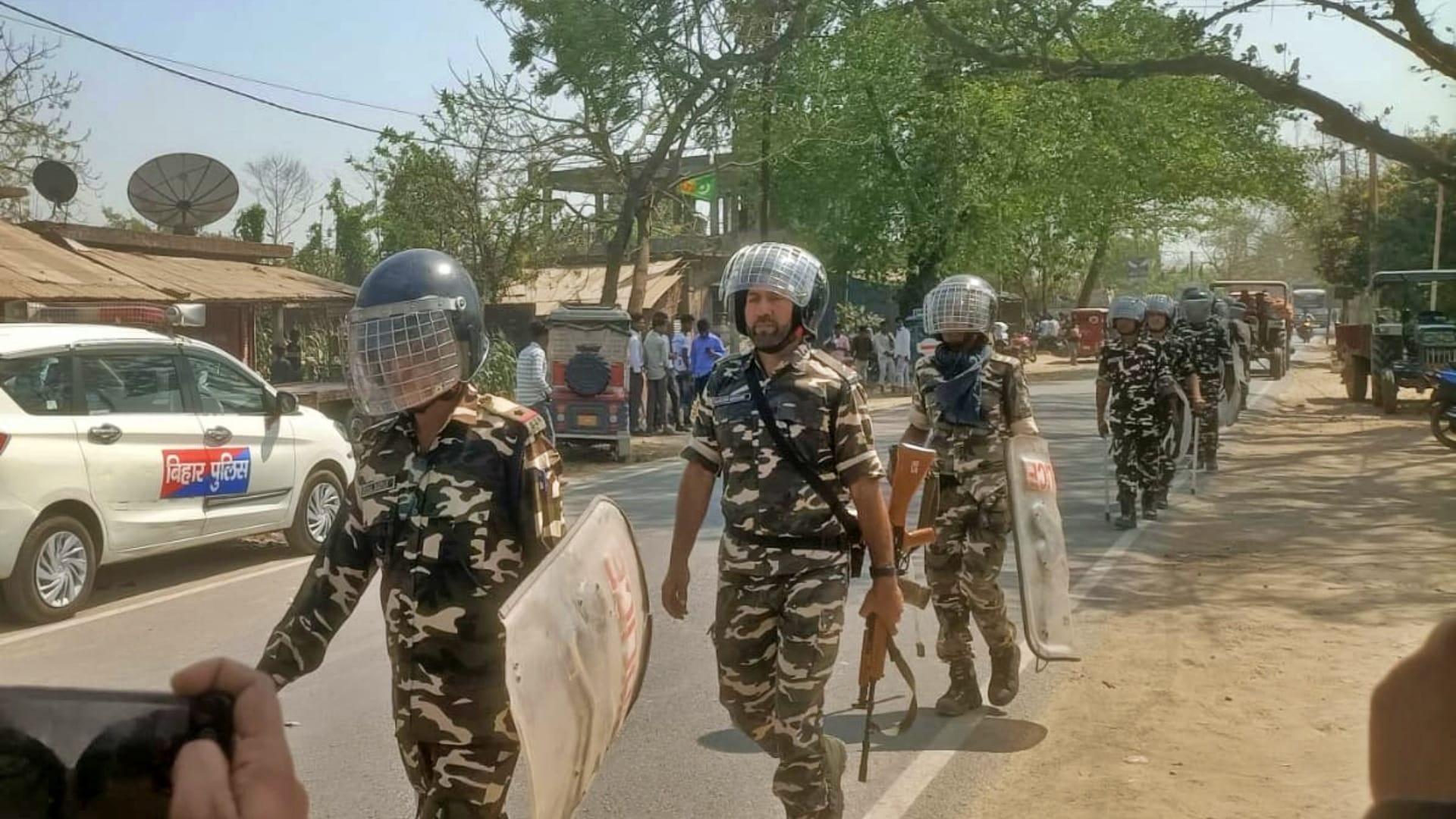 Bihar: 5 SSB jawans injured while trying to catch currency smugglers in Kishanganj villagers made them hostage